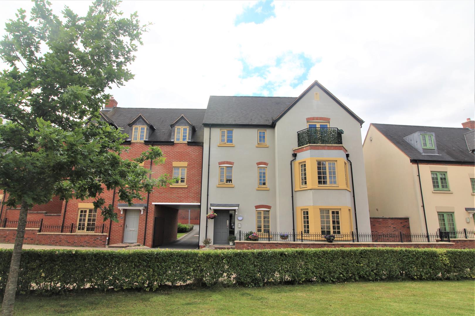 19 St. Johns Walk, Telford, TF4 2FT Let Agreed